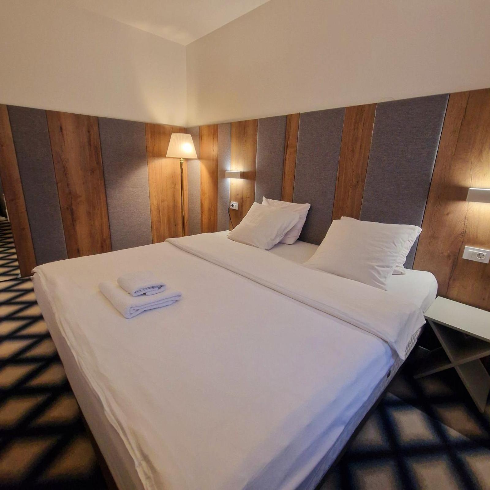 Swiss Plus Hotel Bihać Exterior foto